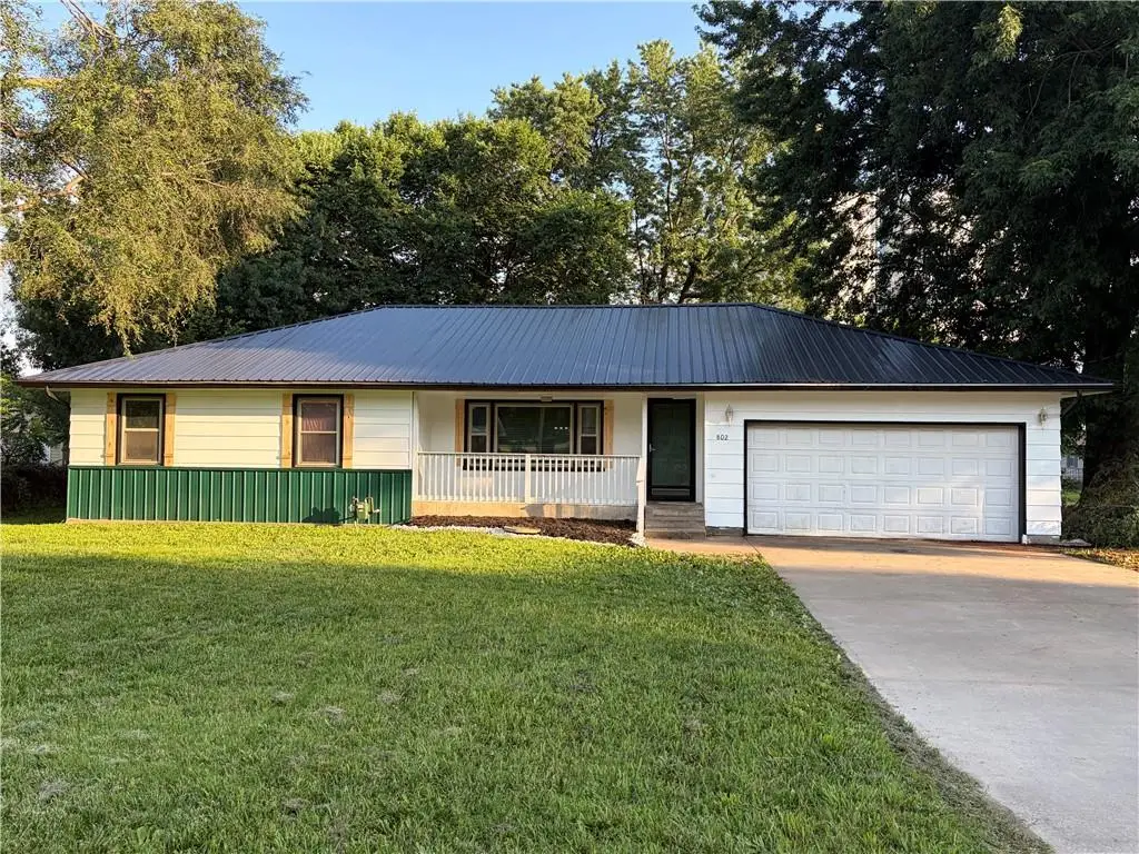 802 E 4th Avenue, Garnett, KS 66032 - #1