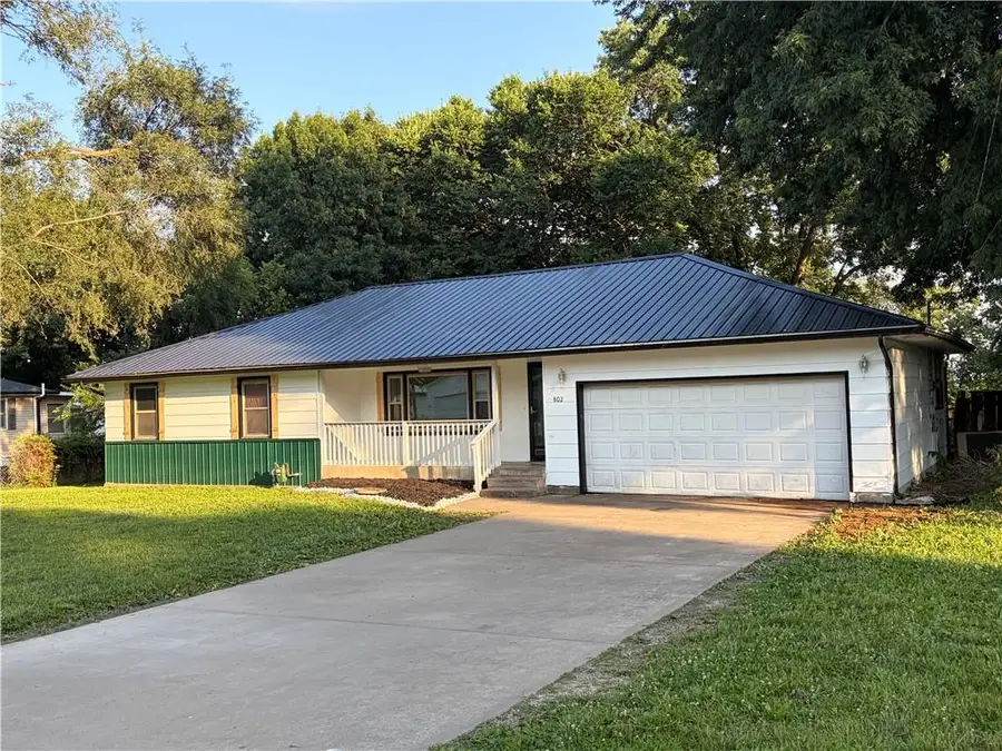 802 E 4th Avenue, Garnett, KS 66032 - #2