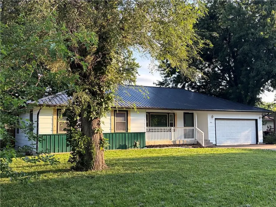 802 E 4th Avenue, Garnett, KS 66032 - #3