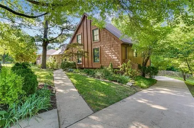 1107 E 109th Terrace, Kansas City, MO 64131 - #2