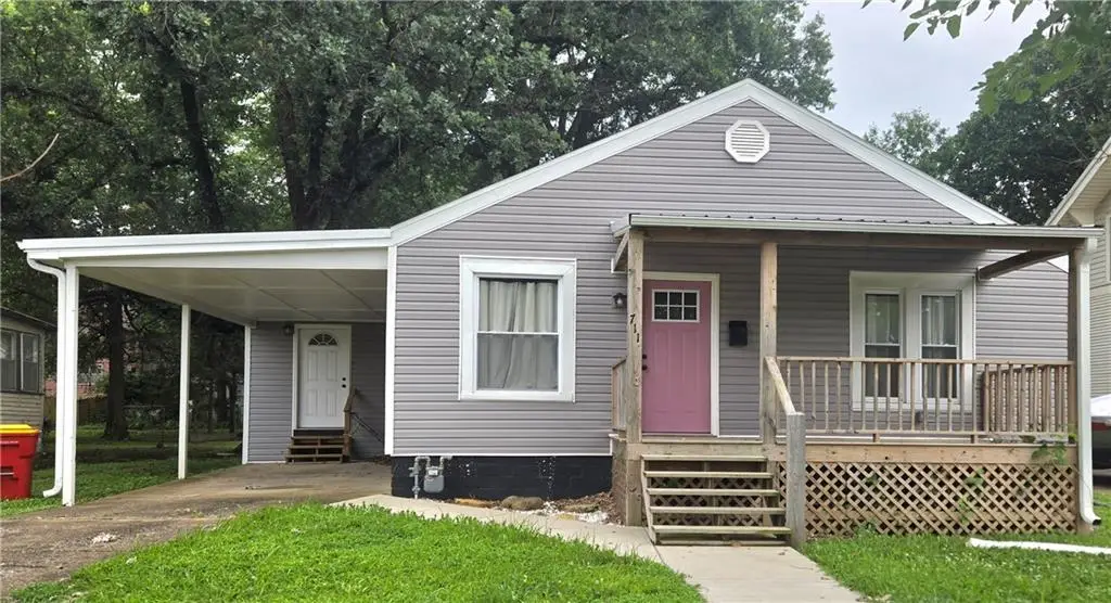 711 W 9th Street, Pittsburg, KS 66762 - #1