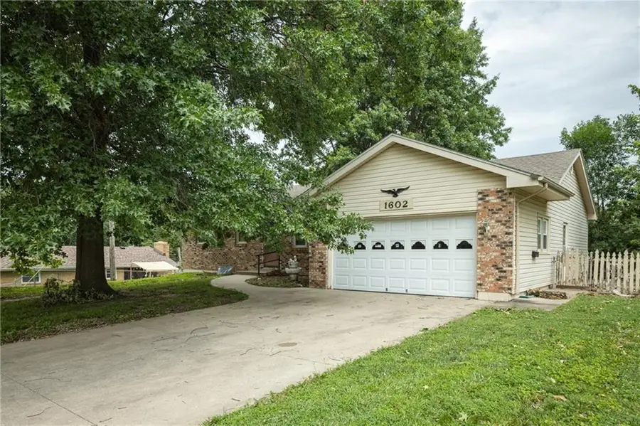 1602 NE 75th Terrace, Gladstone, MO 64118 - #3