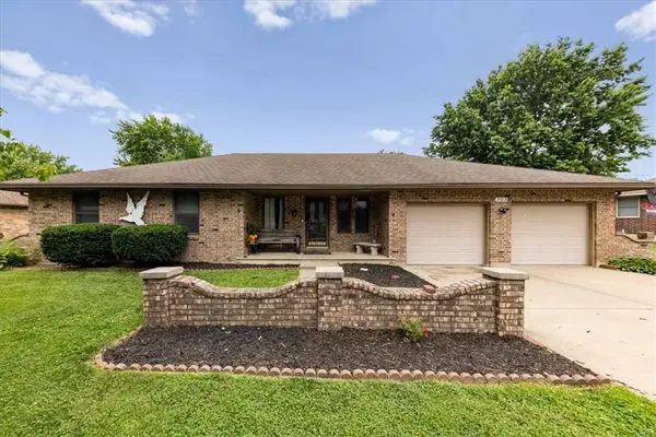 703 Ozark Short Line Court, Odessa, MO 64076