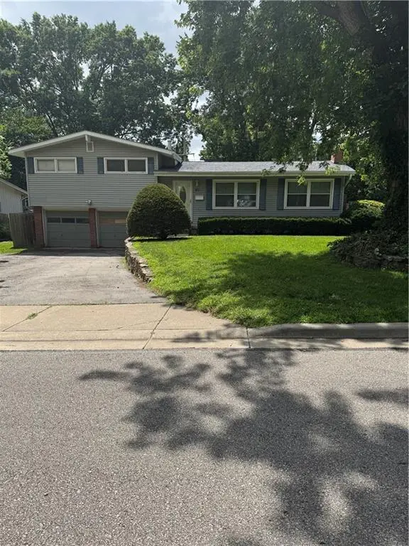 7908 Windsor Street, Prairie Village, KS 66208 - #2
