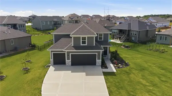 18833 Bittersweet Drive, Spring Hill, KS 66083