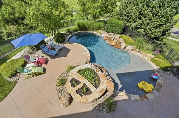 9162 Cottonwood Canyon Drive, Lenexa, KS 66219