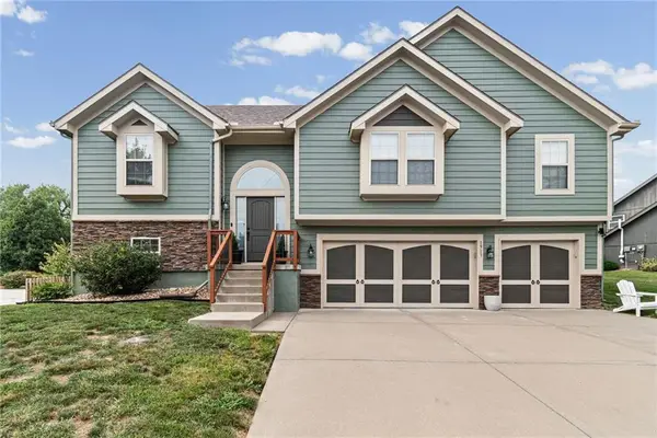 1913 White Tail Lane, Liberty, MO 64068