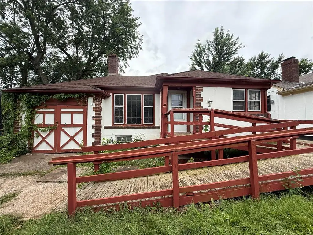7 E 85th Street, Kansas City, MO 64114 - #1