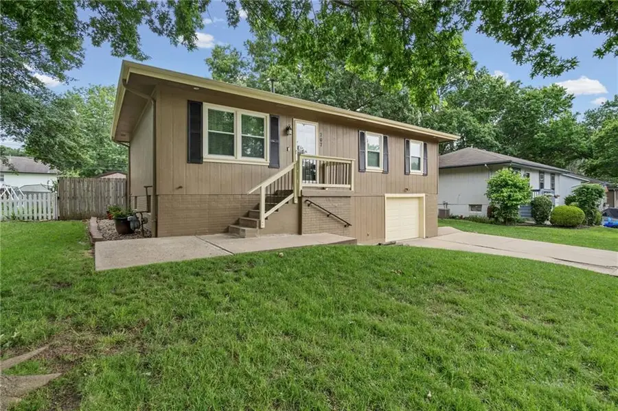 707 Ann Avenue, Harrisonville, MO 64701 - #3