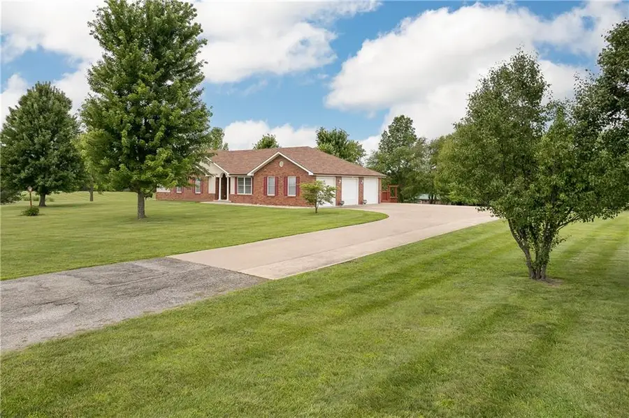 7720 SE Delwood Drive, Saint Joseph, MO 64507 - #2