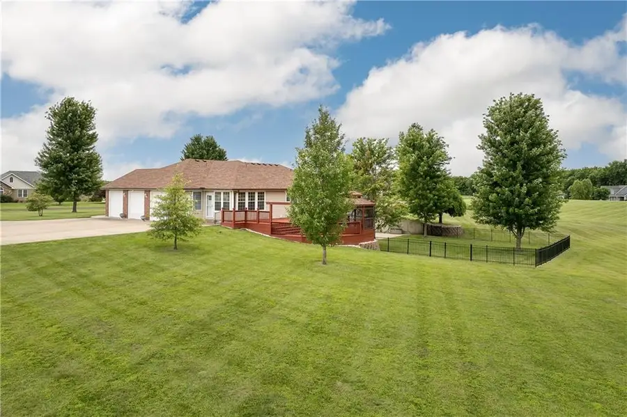 7720 SE Delwood Drive, Saint Joseph, MO 64507 - #3