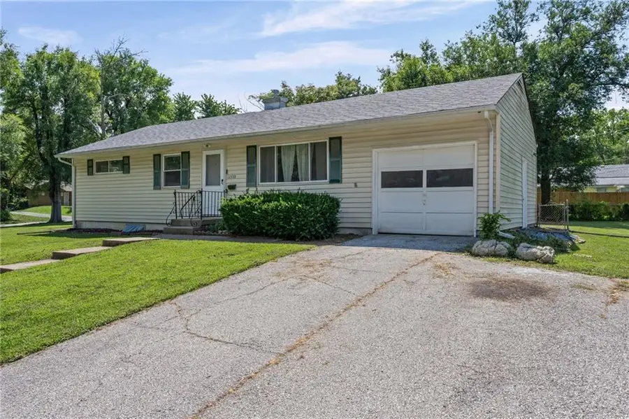 11320 Lewis Avenue, Kansas City, MO 64134 - #2