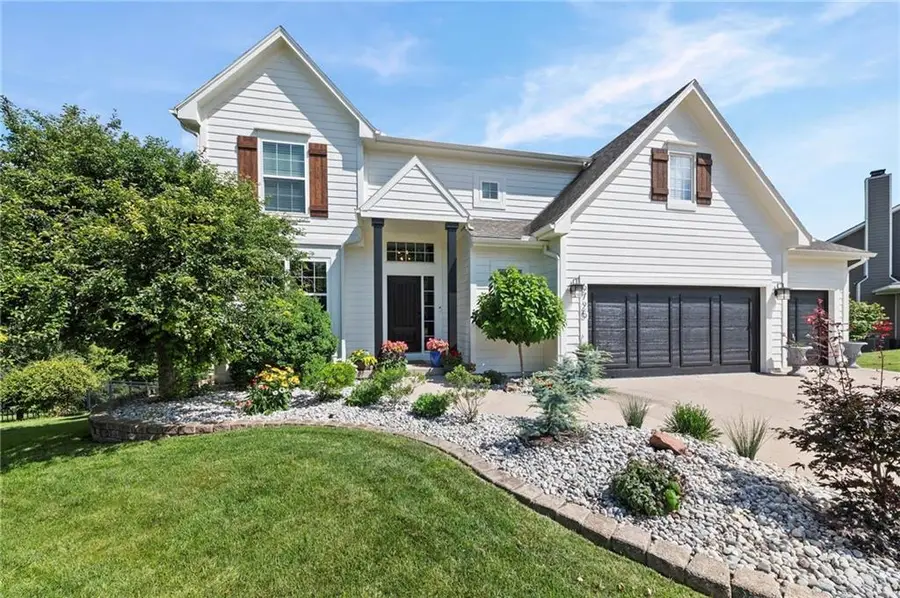 6725 N Nevada Avenue, Parkville, MO 64152 - #3