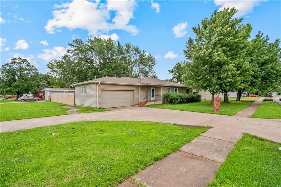 1210 N 18th Place, Independence, KS 67301 - #2