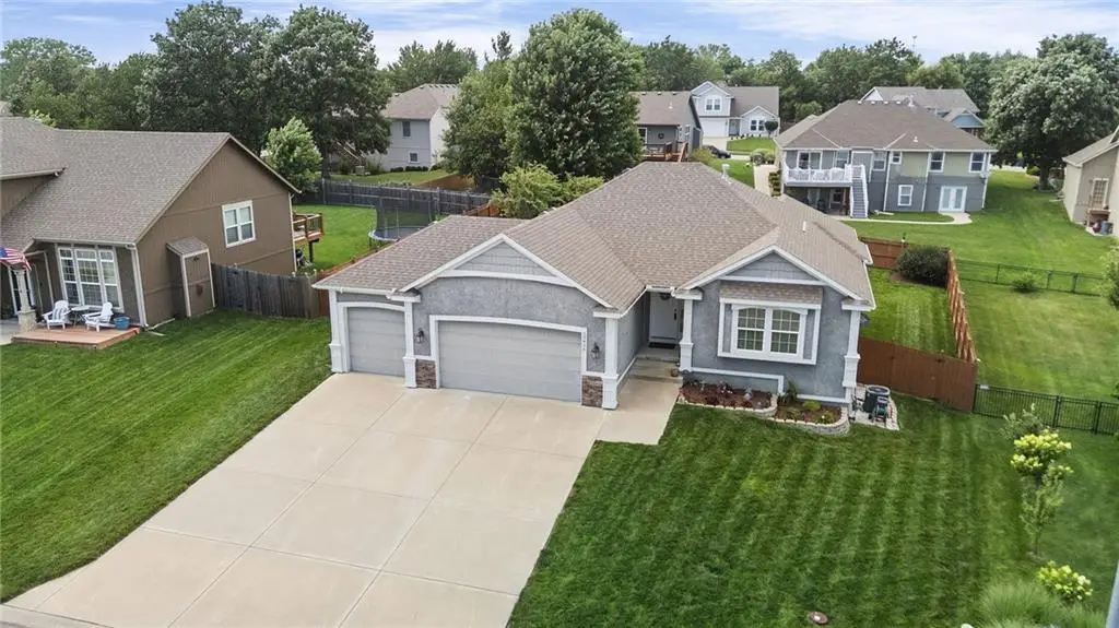 15416 Juniper Lane, Basehor, KS 66007 - #1