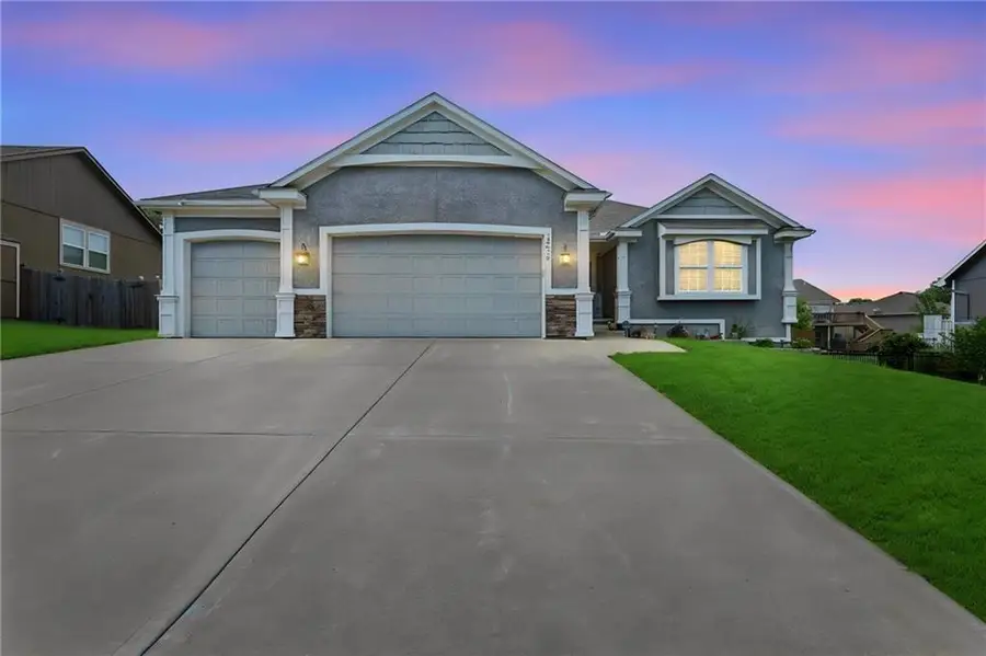 15416 Juniper Lane, Basehor, KS 66007 - #2