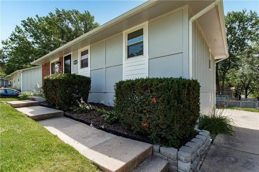 104 SE Kingscross Road, Blue Springs, MO 64014 - #3