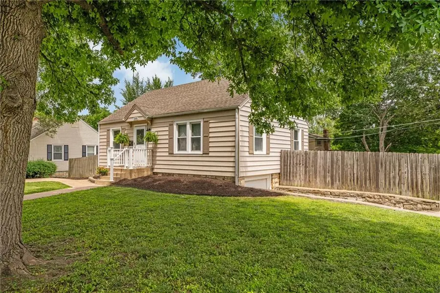5549 Caenen Street, Shawnee, KS 66216 - #3