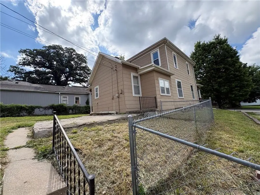 1913 Holman Street, Saint Joseph, MO 64501 - #2