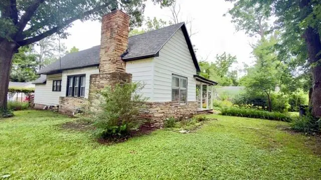 1030 W Walnut Street, Nevada, MO 64772 - #3