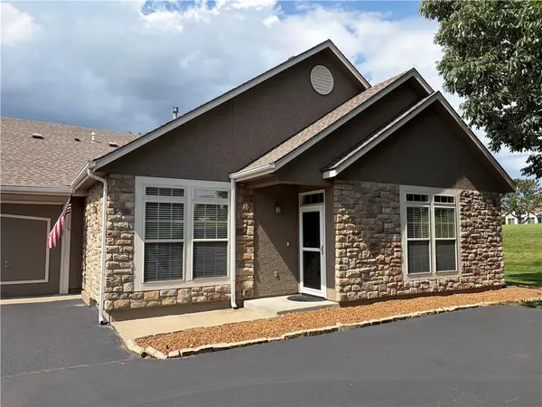 11263 S Summit Street #2402, Olathe, KS 66062