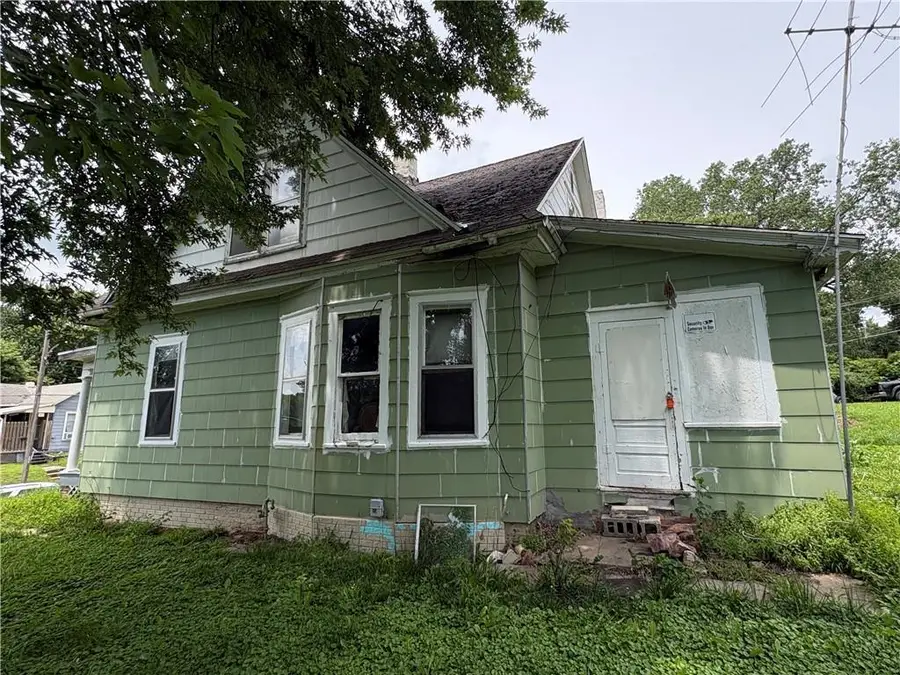 3205 S 22nd Street, Saint Joseph, MO 64503 - #3