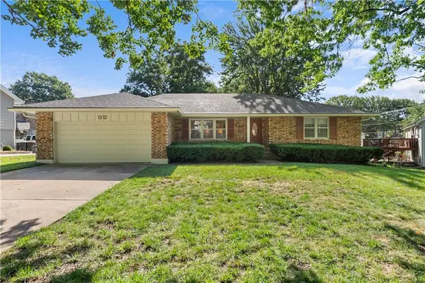 1312 SW Sunrise Drive, Blue Springs, MO 64015