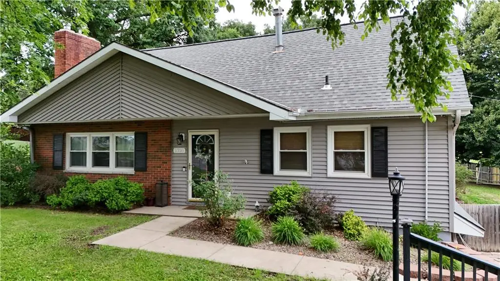 2320 N 33rd Street Terrace, Saint Joseph, MO 64506 - #1