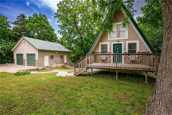 97 W Sugar Lake Drive, Mound City, KS 66056
