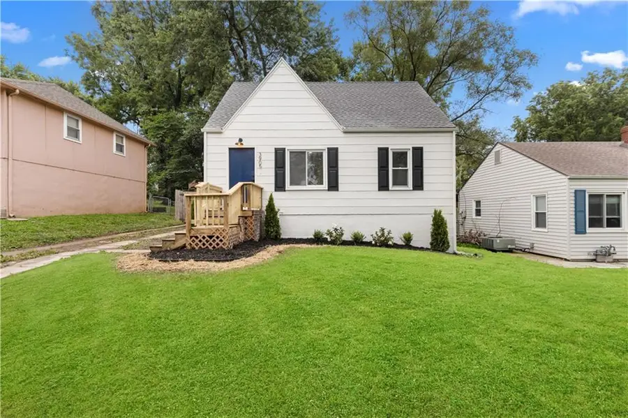 3905 N Spruce Avenue, Kansas City, MO 64117 - #2