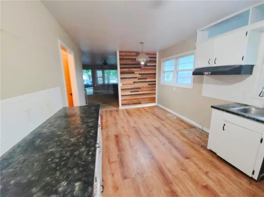 15 S Rutter Avenue, Chanute, KS 66720 - #2