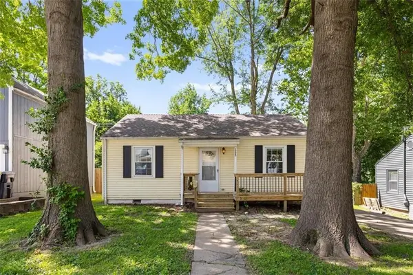 1225 43rd Street, Kansas City, MO 64116