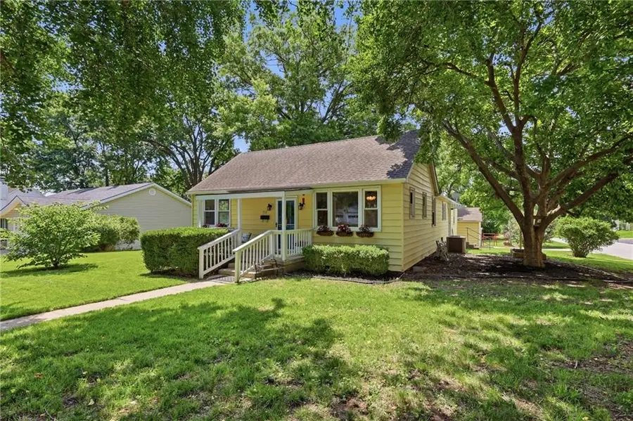 713 Pennsylvania Street, Leavenworth, KS 66048 - #2