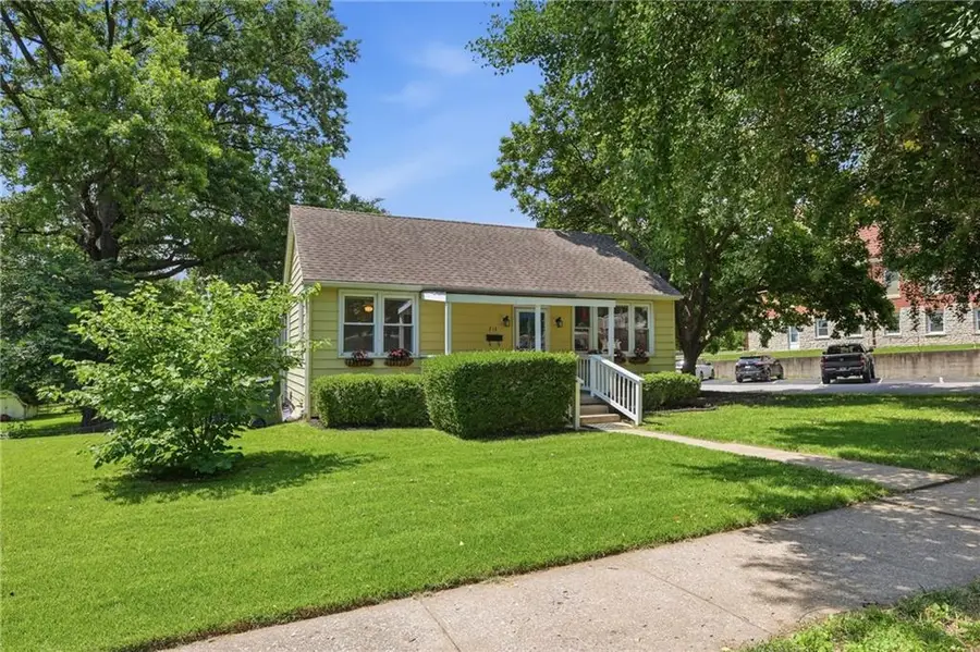 713 Pennsylvania Street, Leavenworth, KS 66048 - #3