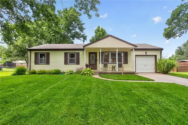 307 E College Street, Odessa, MO 64076