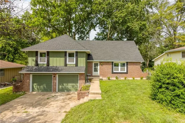 1006 Orrington Place, Lee's Summit, MO 64081