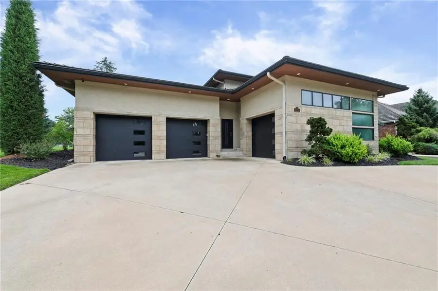 6537 Ridge Road, Parkville, MO 64152 - #2