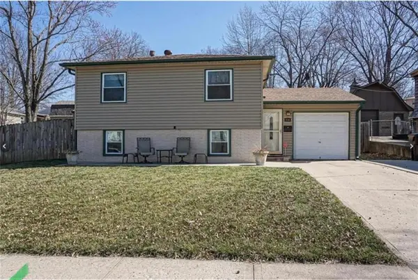 819 N Susquehanna Ridge, Independence, MO 64056