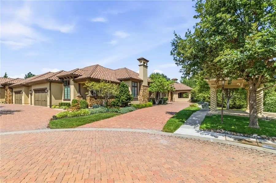 3114 W 137th Street, Leawood, KS 66224 - #2