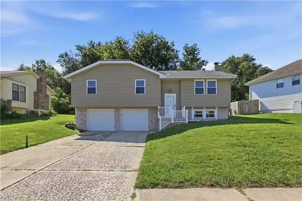 325 Brownfield Drive, Lee's Summit, MO 64063
