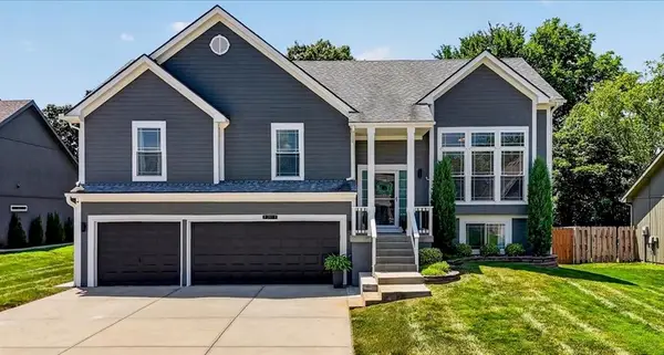 207 Carriage Court, Smithville, MO 64089
