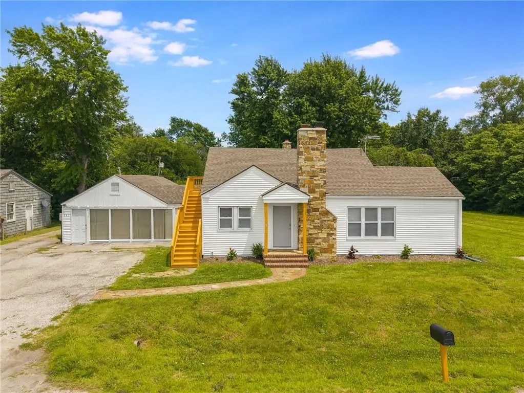 107 N Broadway Street, Oak Grove, MO 64075 - #1