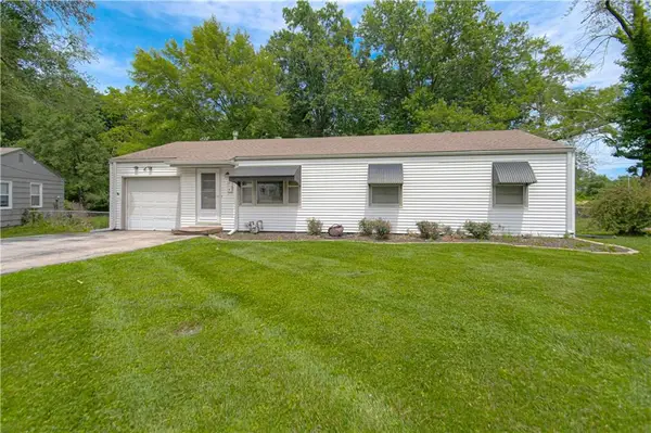 2418 NE Pursell Road, Gladstone, MO 64118