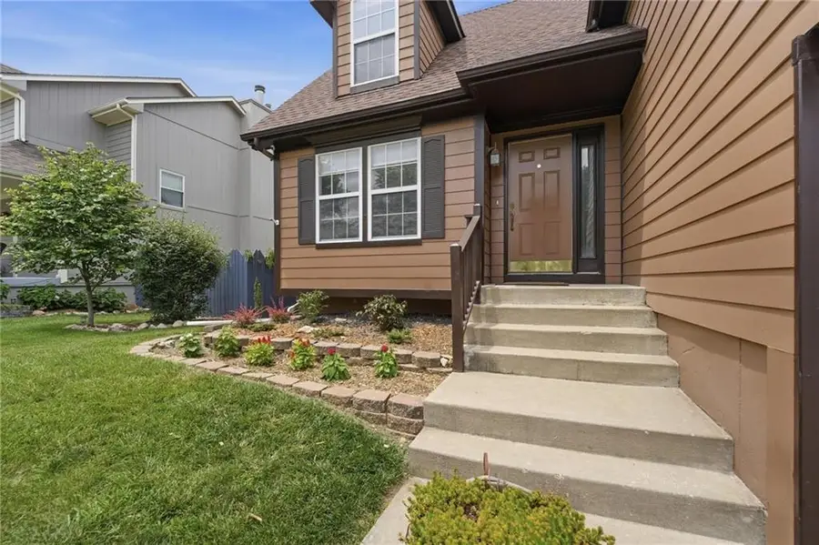 1612 NE Bluff Street, Lees Summit, MO 64086 - #2