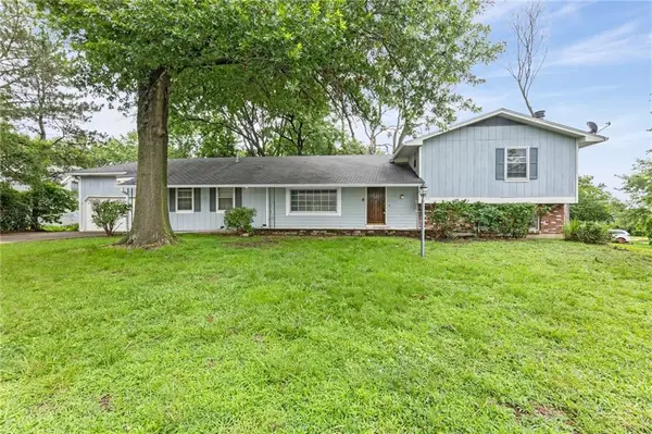 3216 W 22nd Court, Lawrence, KS 66047