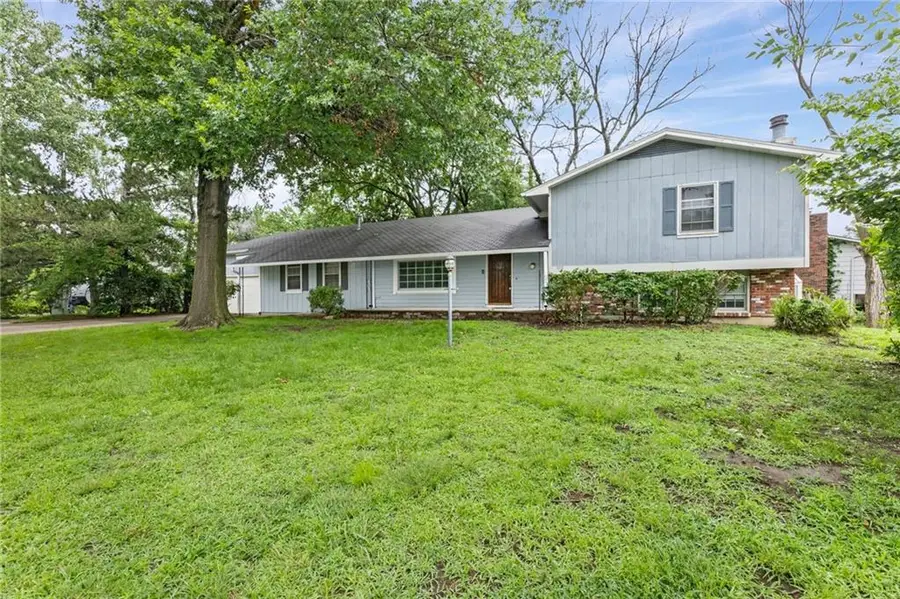 3216 W 22nd Court, Lawrence, KS 66047 - #3