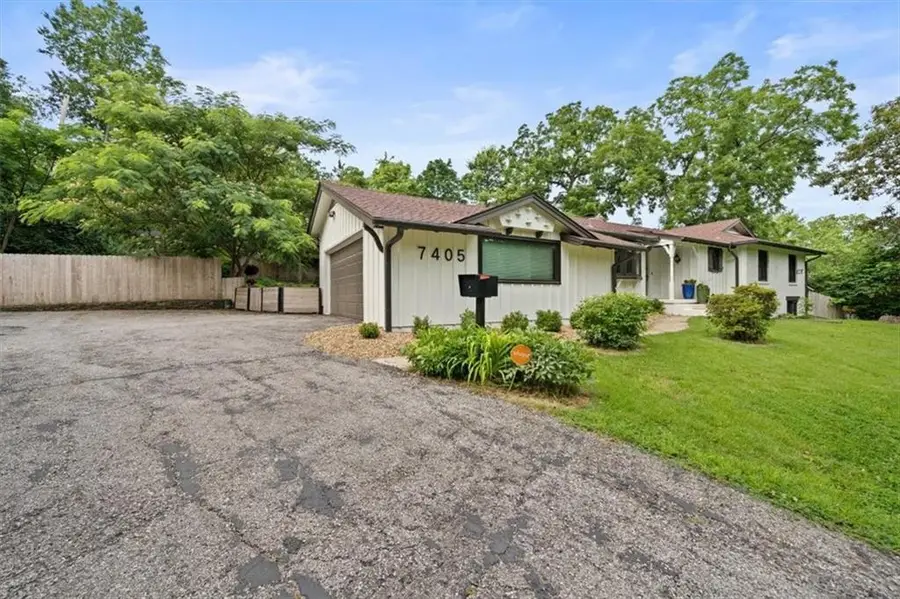 7405 E Gregory Boulevard, Kansas City, MO 64133 - #2