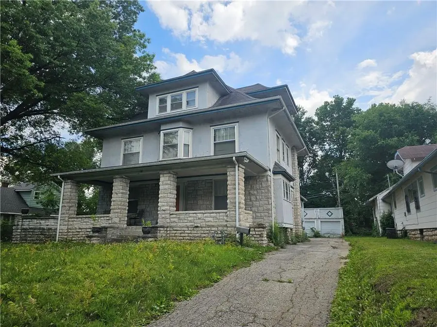 2211 E 69th Street, Kansas City, MO 64132 - #3