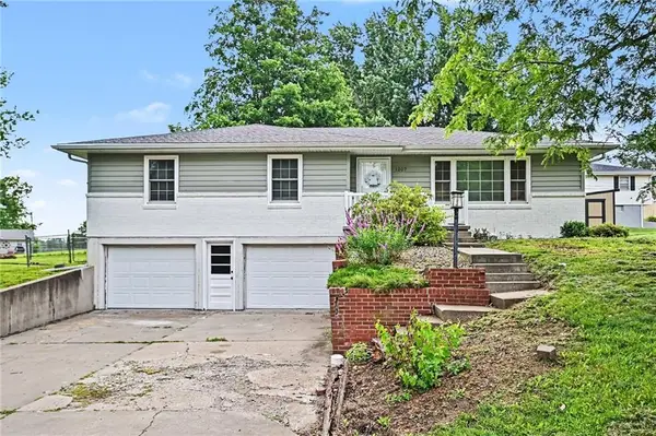 1207 Safari Drive, St Joseph, MO 64506