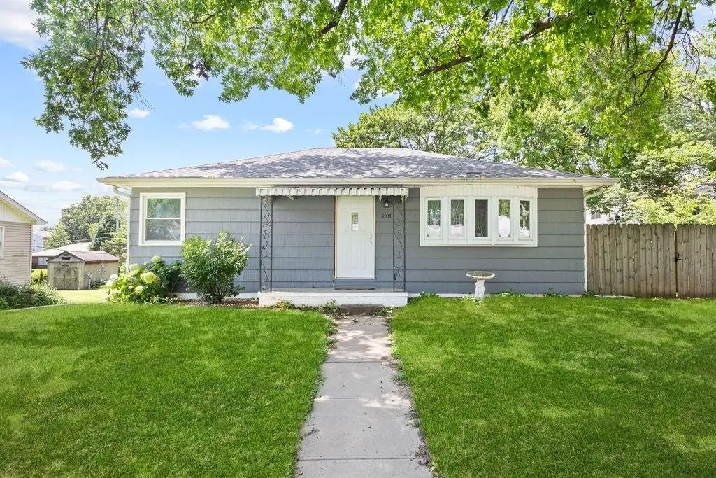 1304 S 39th Street, Saint Joseph, MO 64507 - #1